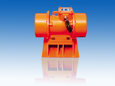 倉壁振動器的結(jié)構(gòu)是由振動電機、底座兩部分組成